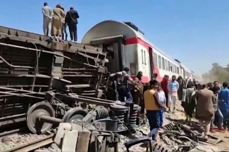 صور لحادث القطار في مصر