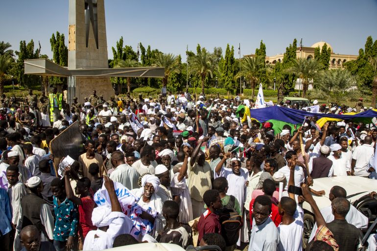 Protesters demand dissolution of the government in Khartoum