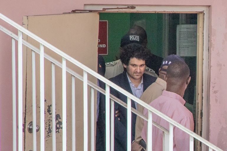 Arrestation de Bankman à son bureau FTX dans les Bahamas.
