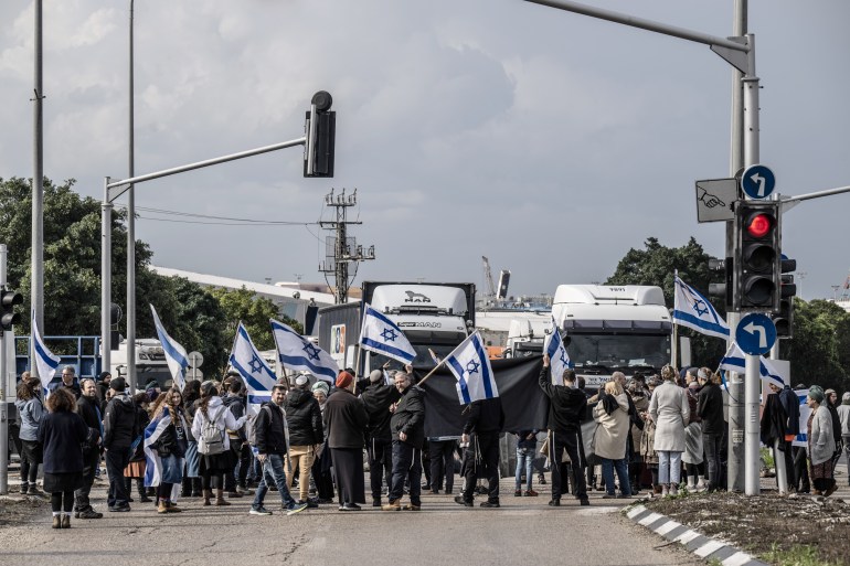 Manifestation de la Jeunesse des collines pour empêcher l'envoi d'aide humanitaire à Gaza en février 2024 (Anadolu)